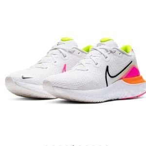 NIKE Women's Renew Run Running Shoe white & pink